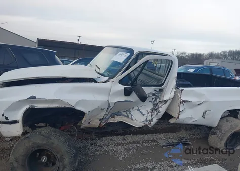 1982 Chevrolet C10 from USA, damaged, VIN 02GCDC14H2C115930